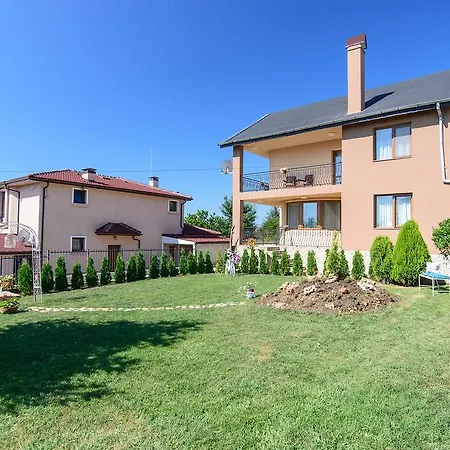 فيلة Maja فارنا